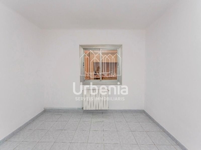 Piso en venta , con 66 m2, 2 habitaciones y 1 baños y calefacción gas ciudad. en Mataró