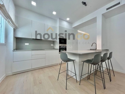 Piso en venta , con 92 m2, 2 habitaciones y 3 baños, ascensor y calefacción a gas. en Madrid