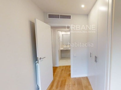 Piso en venta , con 97 m2, 3 habitaciones y 2 baños, piscina y aire acondicionado. en Barcelona