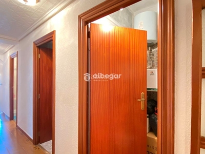 Piso en venta en La Creu Coberta, , con 90 m2, 4 habitaciones y 2 baños, ascensor y aire acondicionado. en Valencia