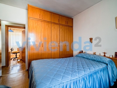 Piso en Vinateros, 73 m2, 3 dormitorios, 1 baños, 189.000 euros en Madrid
