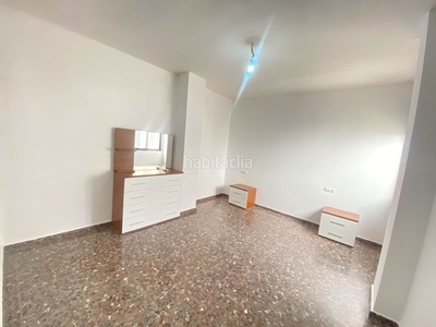 Piso excelente piso en una de las zonas más comunicadas , zona comercial, de servicios, colegios, instituto.. en Carlet