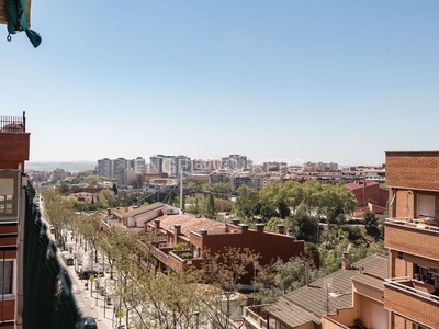 Piso exterior con terraza en Can Clota Esplugues de Llobregat
