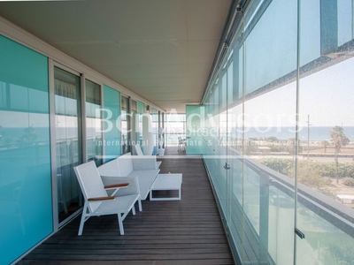 Piso maravilloso piso con terraza y vistas al mar en edificio de lujo. en Barcelona