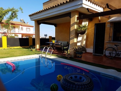 Venta de casa con piscina y terraza en Espartinas, ZONA RESIDENCIAL CÉNTRICA