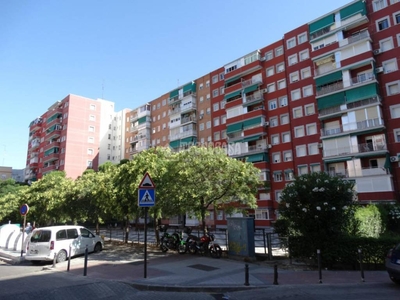 Venta Piso Alcorcón. Piso de tres habitaciones Entreplanta con terraza calefacción individual