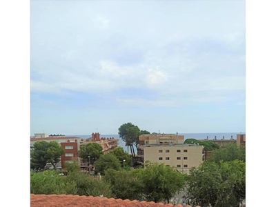 Venta Piso Cambrils. Piso de dos habitaciones en Calle Diputacion. Buen estado tercera planta con terraza