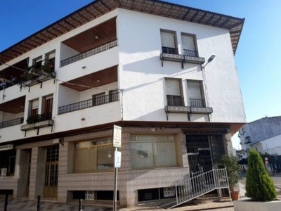 Piso en venta en Arroyo de San Serván de 4 habitaciones con balcón y calefacción