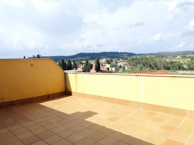 Espectacular ático dúplex con terraza y vistas a las viñas en el casco urbano de