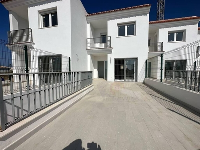 Venta Casa adosada en Calle Europa Vélez-Málaga. Buen estado con terraza 107 m²
