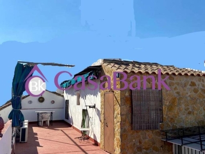 Venta Casa adosada en Urb. JUDERIA Córdoba. Buen estado plaza de aparcamiento con balcón 375 m²