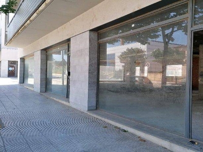 Venta Casa unifamiliar en Avda Av Josep Irla La Bisbal d'Empordà. Con terraza 220 m²