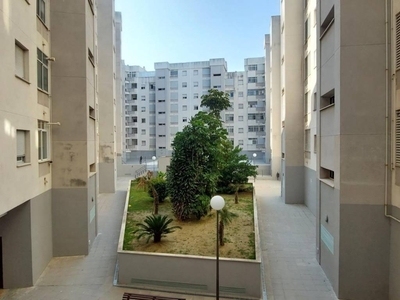 Venta Piso Algeciras. Piso de tres habitaciones Con balcón