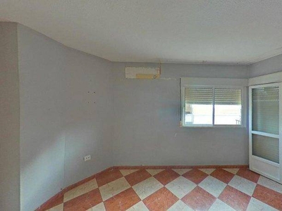 Venta Piso en Avda Santo Reino. Andújar. Primera planta con terraza