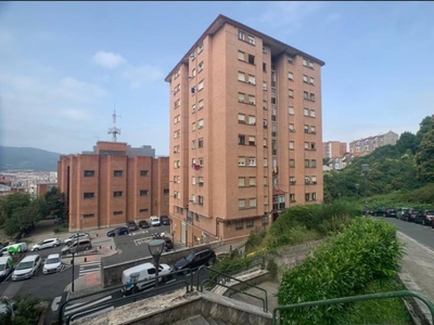 Venta Piso Bilbao. Piso de tres habitaciones en Calle Tutulu. A reformar cuarta planta calefacción individual