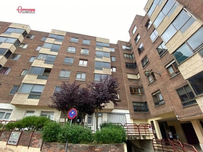 Venta Piso Burgos. Piso de tres habitaciones en Calle de los Alfareros. Primera planta