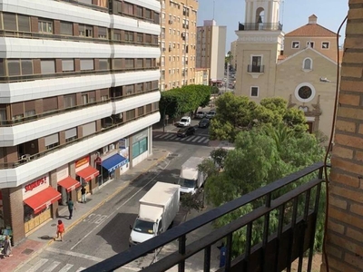 Venta Piso Cádiz. Piso de cuatro habitaciones Con terraza