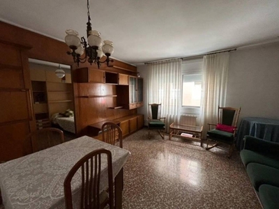 Venta Piso Caldes de Montbui. Piso de cuatro habitaciones en Calle ALFONS SOLA. A reformar primera planta