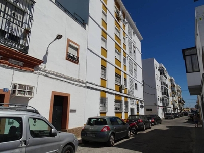 Venta Piso El Puerto de Santa María. Piso de tres habitaciones en Calle Yerba 8. Buen estado primera planta