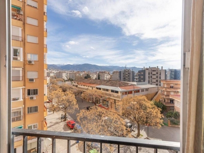 Venta Piso Granada. Piso de tres habitaciones Cuarta planta con terraza