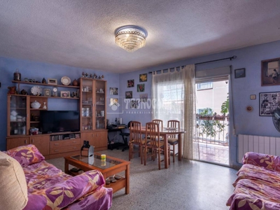 Venta Piso Granada. Piso de tres habitaciones en Calle Espronceda 13. Con terraza calefacción individual
