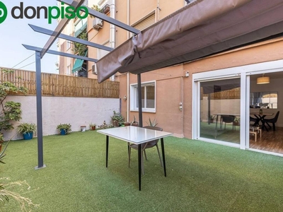 Venta Piso Granada. Piso de tres habitaciones en Poeta Gracian. Primera planta con terraza