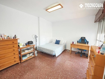 Venta Piso Granada. Piso de tres habitaciones Planta baja plaza de aparcamiento con terraza calefacción central
