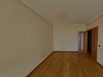 Venta Piso en Calle Juan Pablo Ii. León. Tercera planta