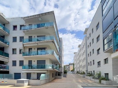 Venta Piso Lloret de Mar. Piso de tres habitaciones Buen estado tercera planta con terraza
