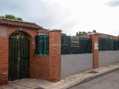Venta Casa unifamiliar Malpartida de Cáceres. Buen estado 1000 m²