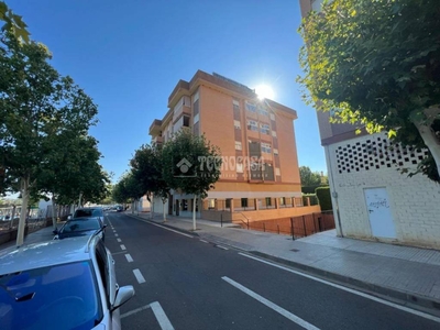 Venta Piso Mérida. Piso de cuatro habitaciones Planta baja plaza de aparcamiento con terraza