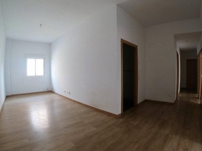 Venta Piso Plasencia. Piso de tres habitaciones en Luis Velez De Guevara.