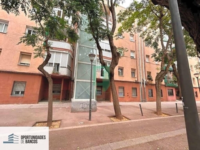 Venta Piso Sabadell. Piso de tres habitaciones en Carrer de Campoamor. Primera planta