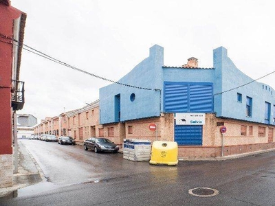 Venta Piso Valdepeñas. Piso de tres habitaciones en Calle Eloy MuÑoz.