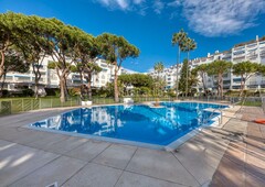 Alquiler apartamento en avenida josé banús espectacular apartamento en el corazón de Puerto Banús en Marbella