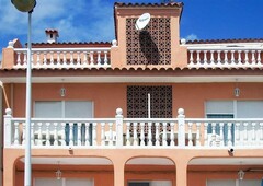 Alquiler de ático en avenida De València de 3 habitaciones con terraza y muebles