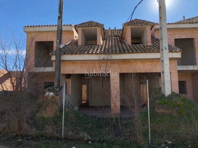 Chalet venta de conjunto de viviendas adosadas en calle cañuelo (toledo) a partir de 63,2m² en construcción de obra parada en Camarena