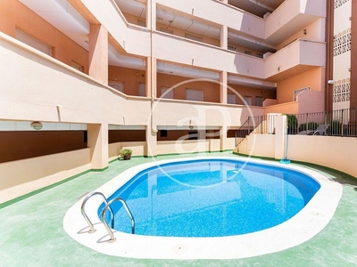 Alquiler de ático en Torás de 3 habitaciones con terraza y piscina