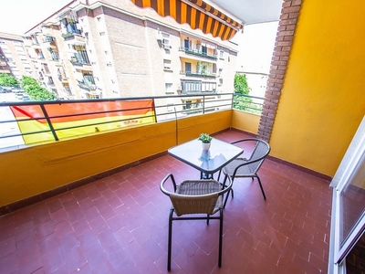 Alquiler de piso en calle Castillo Alcalá de Guadaira de 3 habitaciones con terraza y muebles