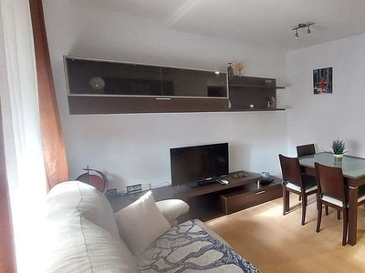 Alquiler de piso en Carlos Haya de 2 habitaciones con garaje y muebles