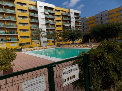 Alquiler de piso en Guanarteme de 3 habitaciones con terraza y piscina