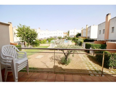 Apartamento en Creixell con vistas y piscina comunitaria