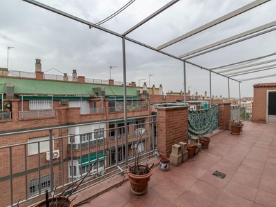 Piso ático en venta en Plaza de Toros-Doctores-San Lázaro, Granada