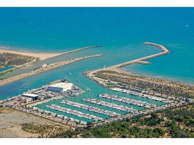 Piso en puerto deportivo de Guardamar con piscina y parking