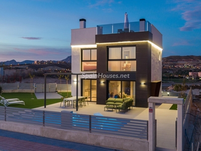 Villa independiente en venta en Alicante