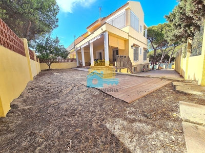 Venta de casa con terraza en Punta Umbría (Pueblo)