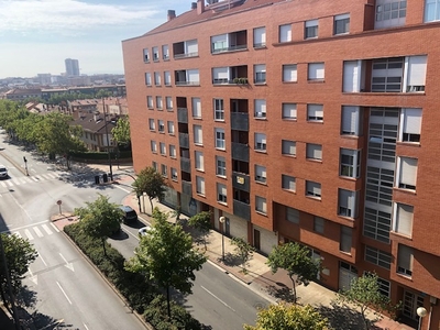 Venta de piso con terraza en Logroño