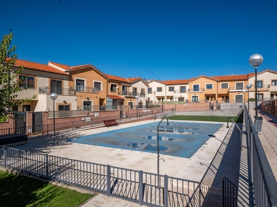 Alquiler de piso con piscina en hervencias (Ávila)