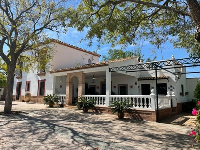 Venta de casa con piscina y terraza en Carmona, HUERTO DEL SOLDADO