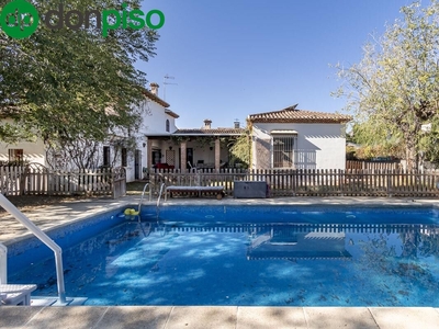 Venta de casa con piscina y terraza en Las Gabias, Urb. san javier